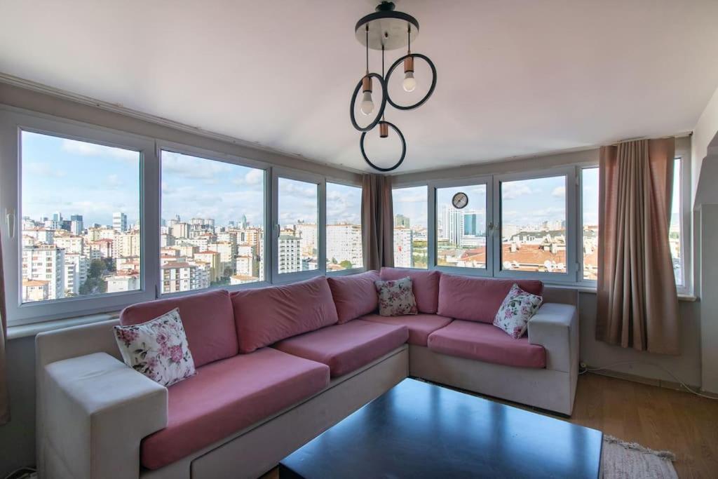 Daire Charming 2br Panoramic Views Penthouse In Maltepe *