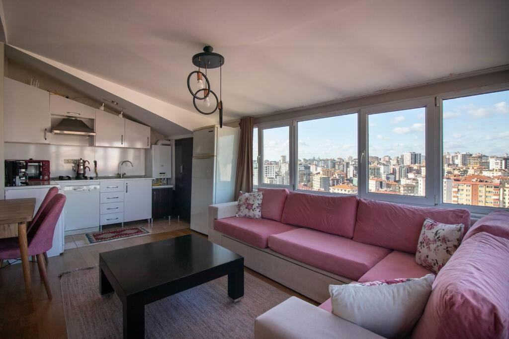 Charming 2br Panoramic Views Penthouse In Maltepe *