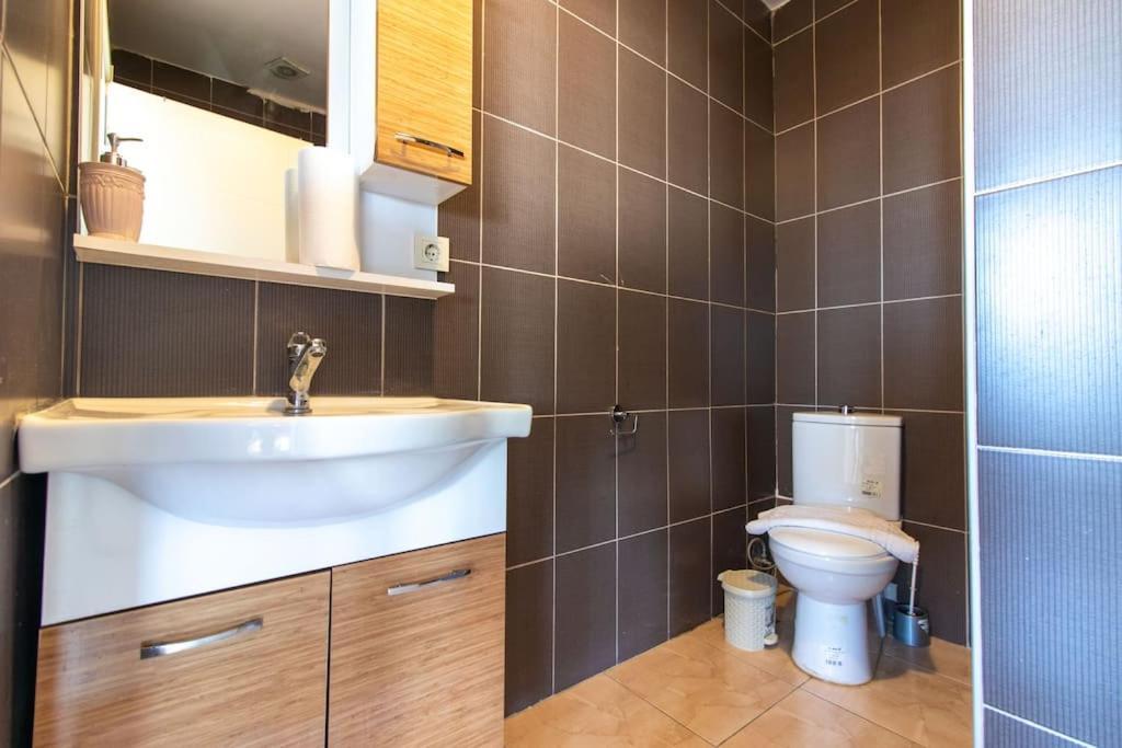 Charming 2br Panoramic Views Penthouse In Maltepe