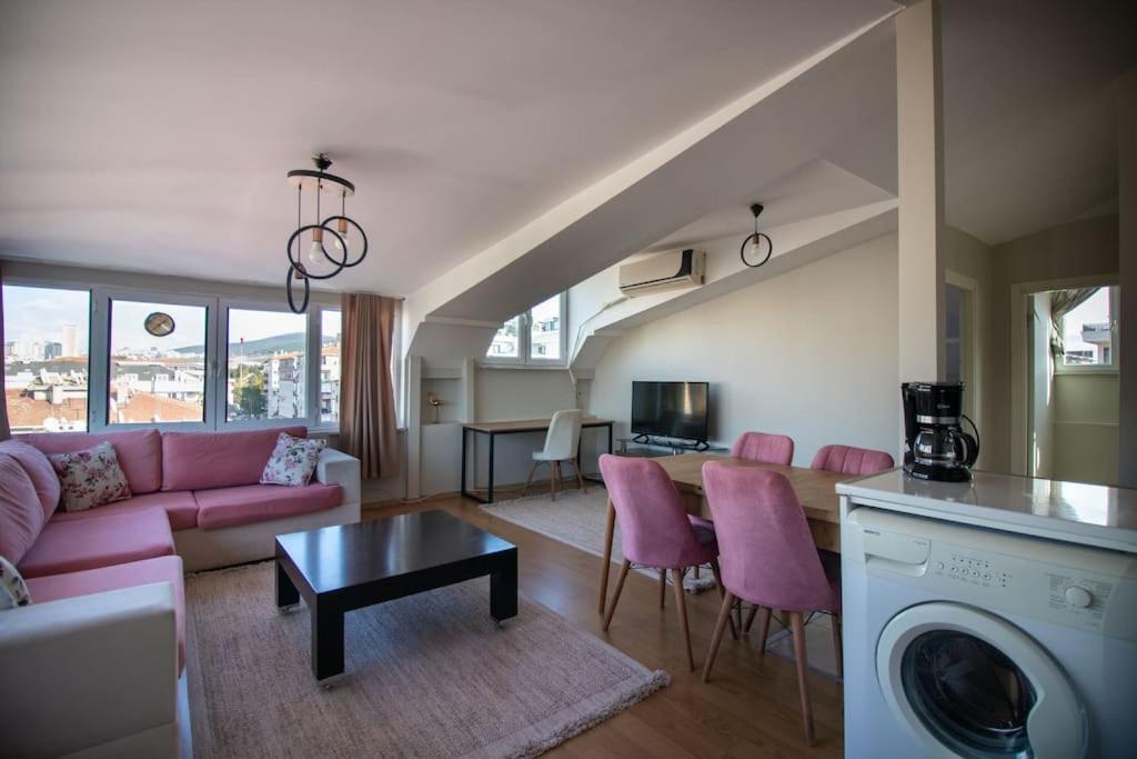 Daire Charming 2br Panoramic Views Penthouse In Maltepe